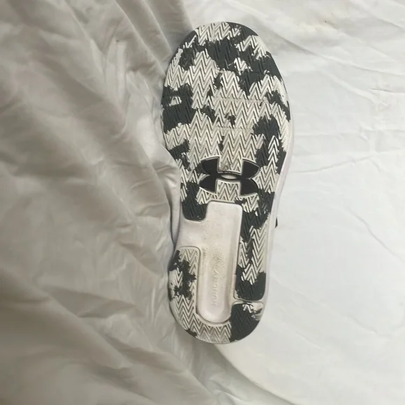 Black basketball shoes - Picture 7 of 9